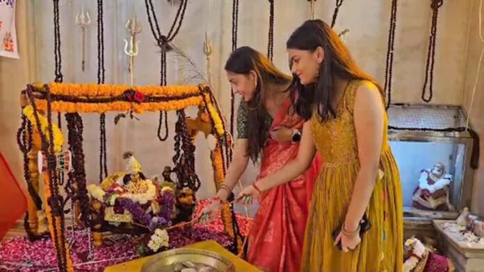 Janmashtami Special: जन्माष्टमी पर इन रंगों के कपड़े पहनकर करें लड्डू गोपाल की पूजा, मनोकामना होगी पूर्ण