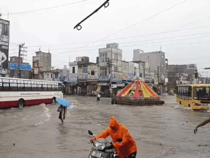 Haryana Weather Update: हरियाणा के 10 जिलों में बारिश का रेड अलर्ट