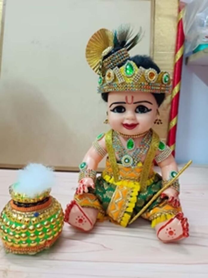 Laddu Gopal Shringar Samagri: जन्माष्टमी पर ऐसे करें कान्हा जी का श्रृंगार, पुण्य फल की होंगी प्राप्त