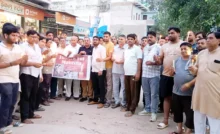 Manisha murder case मनीषा हत्याकांड के विरोध में व्यापार मंडल व सामाजिक संगठनों का रोष प्रदर्शन व कैंडल मार्च