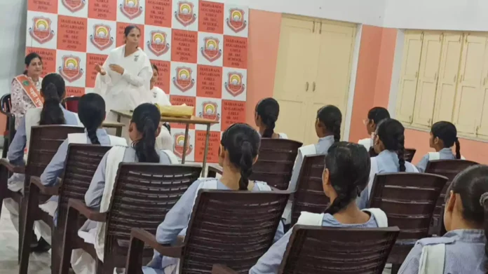 Nasha Mukti Abhiyan छात्राओं को नशा मुक्ति अभियान के तहत जागरूक किया