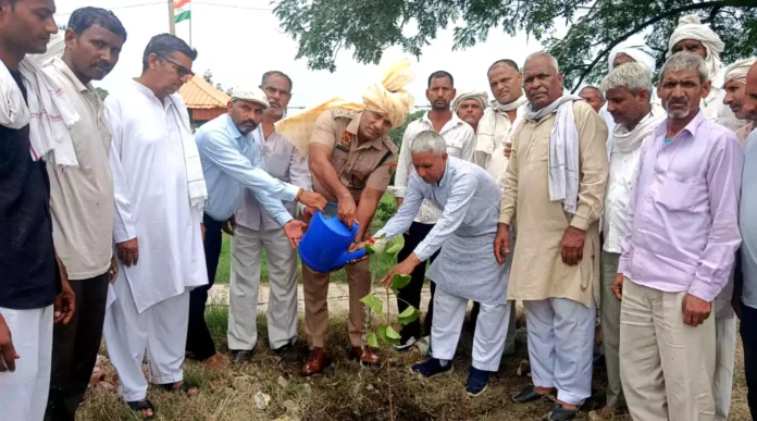 Palwal News : स्वच्छ पर्यावरण संरक्षण के लिए पौधरोपण बहुत जरूरी : डीएसपी विवेक चौधरी