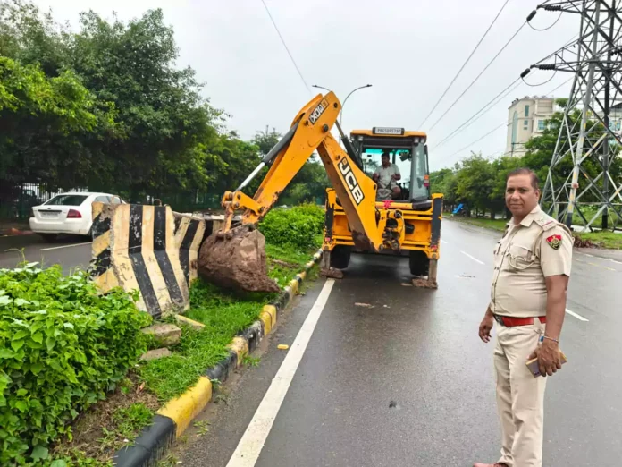 Police closed 6 illegal cuts with cemented dividers, traffic system will improve