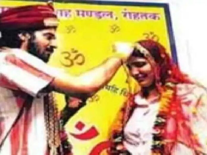 Rohtak News: रोहतक में युवती को लेने आई यूपी पुलिस की टीम पर किया पथराव, गाड़ी की टक्कर से रिटायड एसआई की मौत Rohtak News: रोहतक में युवती को लेने आई यूपी पुलिस की टीम पर किया पथराव, गाड़ी की टक्कर से रिटायड एसआई की मौत