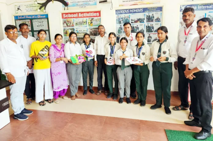 Rakhi Competition : रक्षाबंधन पर्व पर दिशा स्कूल में राखी मेकिंग एवं मेहंदी प्रतियोगिता आयोजित