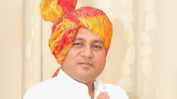Haryana News: हरियाणा के पूर्व विधायक राम निवास सुरजाखेड़ा सहित 5 लोगों पर चलेगा मनी लॉन्ड्रिंग का केस Haryana News: हरियाणा के पूर्व विधायक राम निवास सुरजाखेड़ा सहित 5 लोगों पर चलेगा मनी लॉन्ड्रिंग का केस
