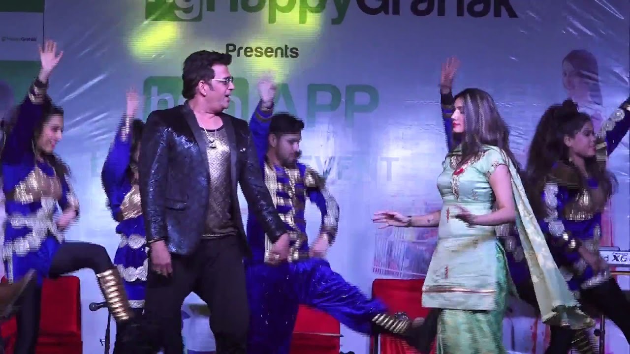 Sapna Choudhary Dance: सपना चौधरी ने रवि किशन के साथ स्टेज पर लगाए जबरदस्त ठुमकें