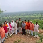 Taking forward the campaign 'One tree for mother', Mohit Chaudhary planted a tree on Atelakalan hill