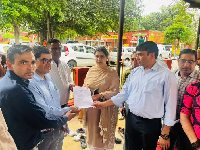 Jind News : चिकित्सकों व स्वास्थ्यकर्मियों की एक घंटे की हडताल पड़ी मरीजों पर भारी