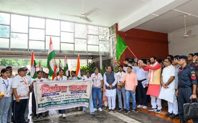 Haryana News: हरियाणा के सीएम ने तिरंगा यात्रा को झंडी दिखाकर किया रवाना, कश्मीर के लाल चौक जाएगी यात्रा Haryana News: हरियाणा के सीएम ने तिरंगा यात्रा को झंडी दिखाकर किया रवाना, कश्मीर के लाल चौक जाएगी यात्रा