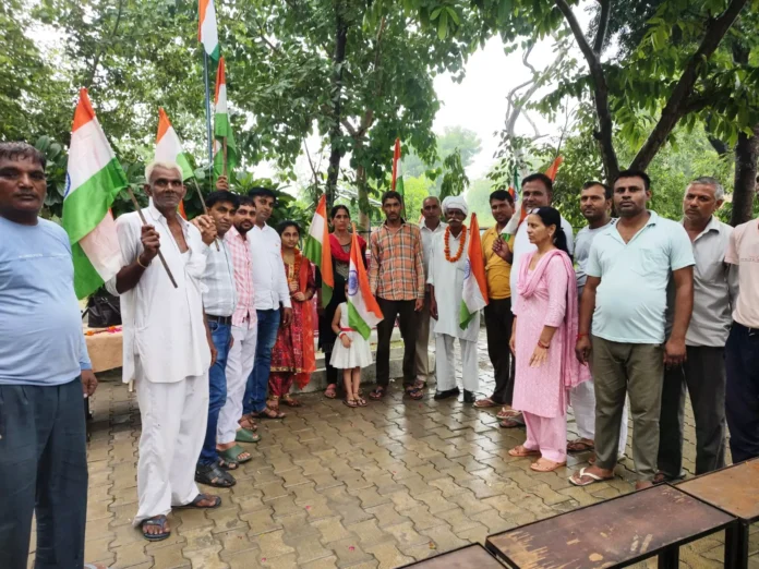 Villagers are being made aware under the Har Ghar Tiranga-Har Ghar Swachhata Abhiyan