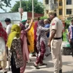 Palwal News : बिजली समस्या को लेकर महिलाओं ने लघु सचिवालय के सामने किया हंगामा