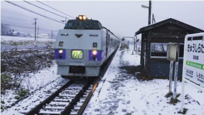 Inspiring Train Story: मुनाफे से ऊपर इंसानियत! एक छात्रा के लिए सालों तक खुला रहा रेलवे स्टेशन