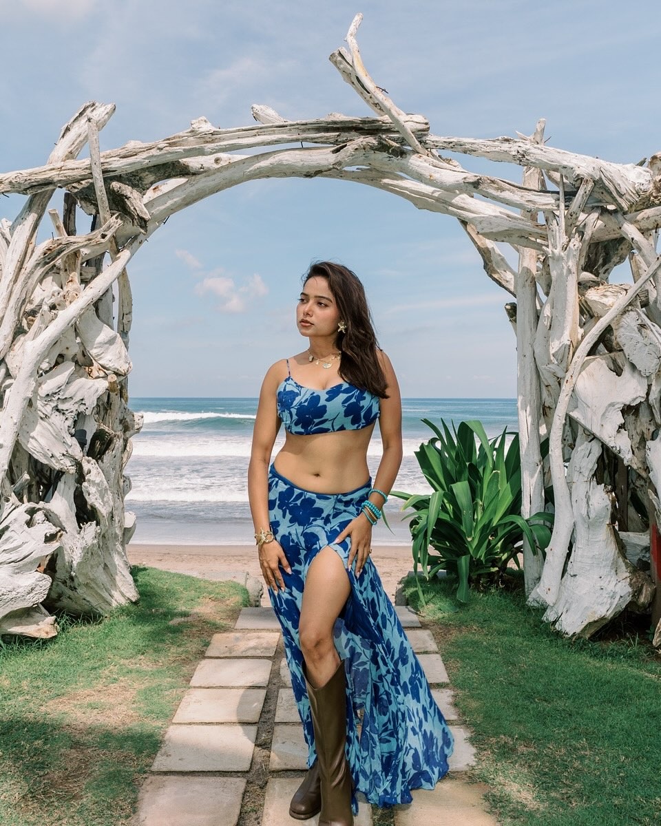 Manisha Rani Hot Photo: मनीषा रानी का ब्लू आउटफिट में हॉट अवतार, सेक्सी पोज़ से सोशल मीडिया पर मचाया कहर