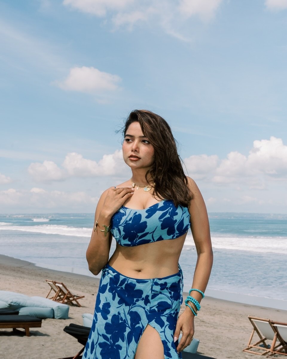 Manisha Rani Hot Photo: मनीषा रानी का ब्लू आउटफिट में हॉट अवतार, सेक्सी पोज़ से सोशल मीडिया पर मचाया कहर