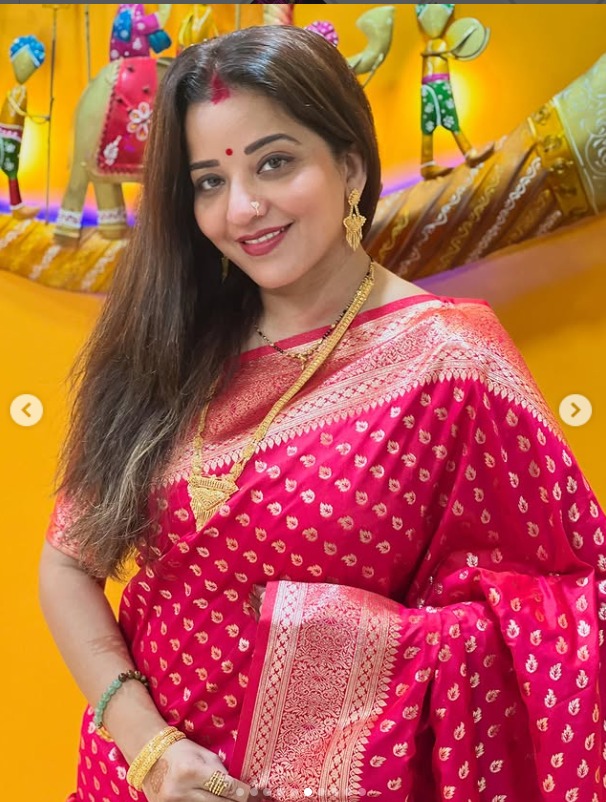 Monalisa Viral Dance: झुमके, मेहंदी और रेड साड़ी में बला की खूबसूरत दिखीं मोनालिसा, फैंस बोले– अप्सरा लग रही हो