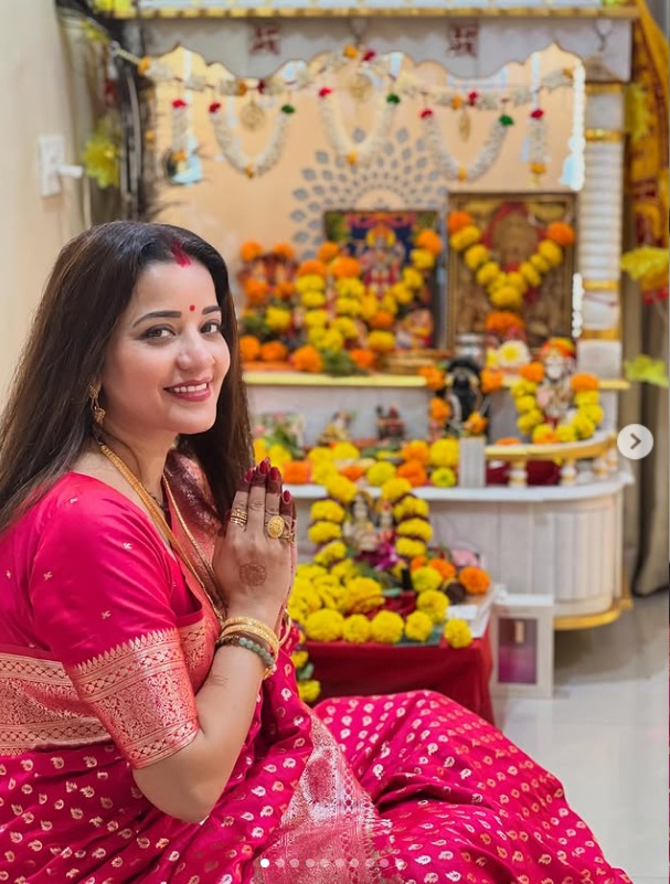 Monalisa Viral Dance: झुमके, मेहंदी और रेड साड़ी में बला की खूबसूरत दिखीं मोनालिसा, फैंस बोले– अप्सरा लग रही हो