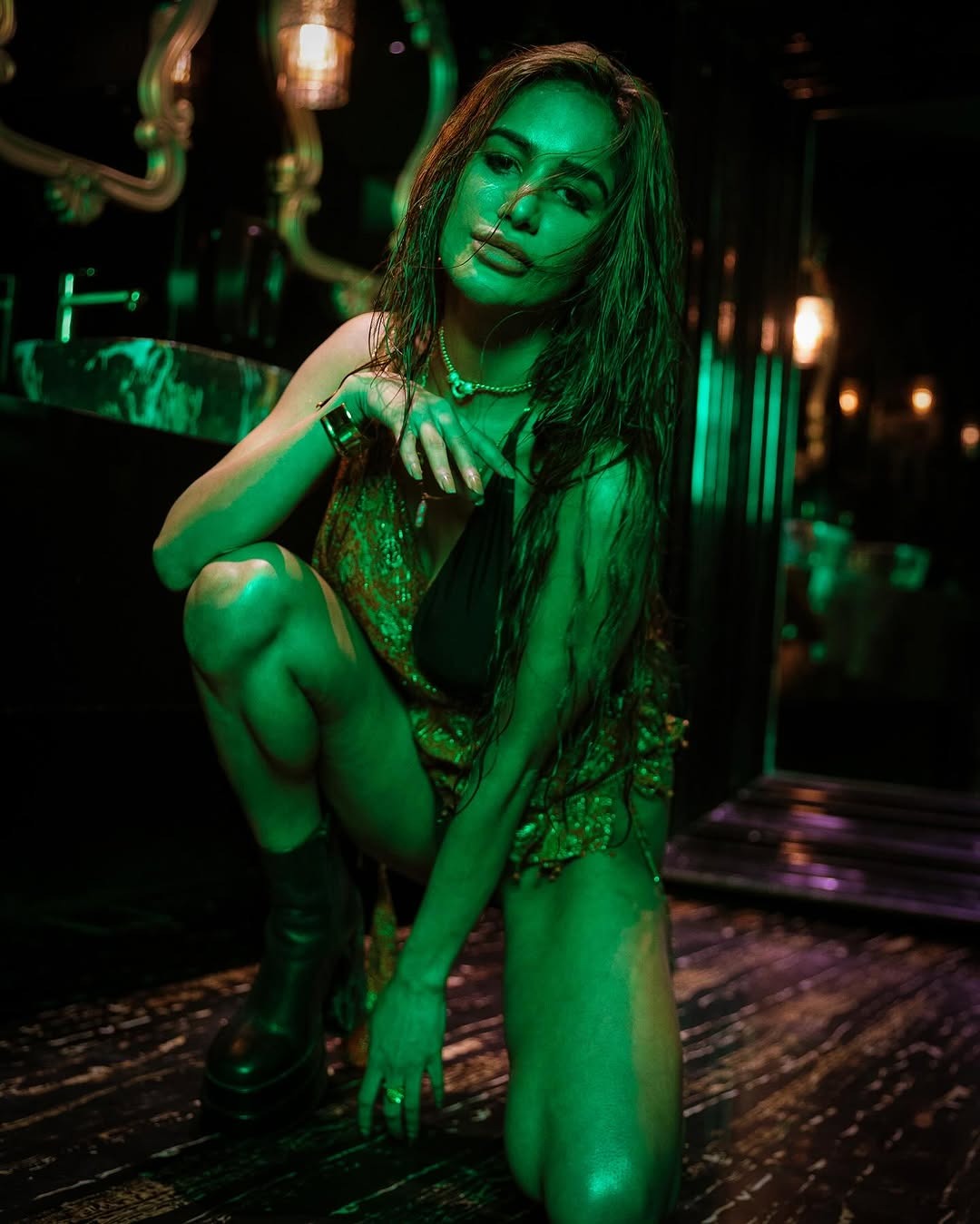 Poonam Pandey bold Photos : पूनम पांडे के हॉट अंदाज़ ने इंटरनेट पर लगाई आग, देखें उनकी सबसे बोल्ड वायरल तस्वीरें 