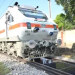 Solar Panel System on Railway Track : रेलवे ट्रैक के बीच स्थापित किया गया भारत का पहला सोलर पैनल सिस्टम