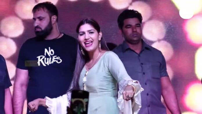 Sapna Choudhary Dance: सपना चौधरी के पुराने गाने का तड़का, बोल्ड डांस मूव ने मचा दिया इंटरनेट पर धमाल 