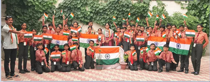 Awareness program organized in Vivekananda High School under Har Ghar Tiranga Abhiyan Bhiwani News : हर घर तिरंगा अभियान के तहत विवेकानंद हाई स्कूल में जागरूकता कार्यक्रम आयोजित