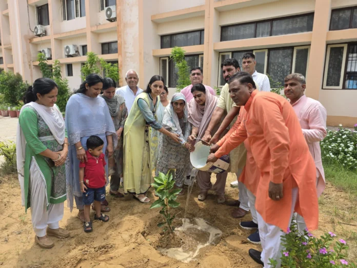 under the Samaj Network One Tree in the Name of Mother campaign, the wife of the MP inspired the girl students by planting a ree