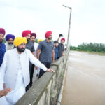 Punjab Breaking News : संकट की घड़ी में पंजाब सरकार लोगों के साथ : मान
