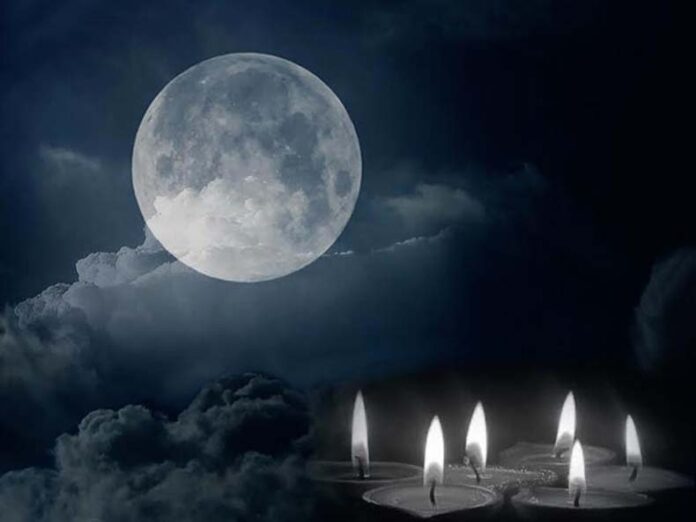 Bhadrapada Purnima: जीवन की बाधाएं दूर करने के लिए भाद्रपद पूर्णिमा की रात करें ये उपाय