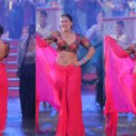 Bigg Boss 19 Fame Neelam Giri: भरी बरसात में भीगी-भीगी नीलम गिरी ने गिराया पल्लू, कड़क अदाओं से मचा दिया तहलका