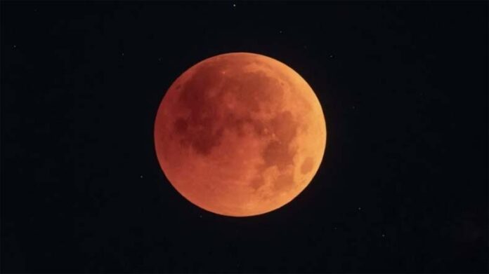 Chandragrahan: चंद्रग्रहण के समय और बाद में करें ये उपाय