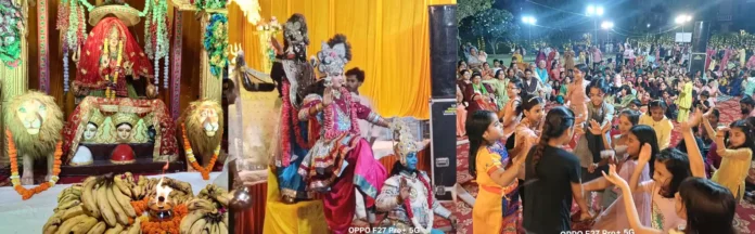 Devotional songs in praise of Goddess Bhagwati echoed throughout the AVL36 society, and magnificent tableaux were also displayed.