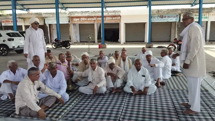 Farmers' protest continues demanding their pending compensation