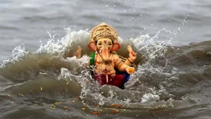 Ganesh Visarjan: गणेश विसर्जन करते समय इन बातों का रखें ध्यान