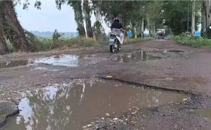 Heavy rain in Indri area exposed the administration, condition of roads is from bad to worse, anger among villagers.