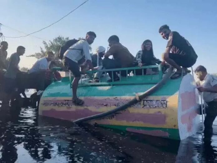 Hisar News: वीडियो बनाने की लालसा, हिसार में 8 यू-ट्यूबर डूबने से बचे