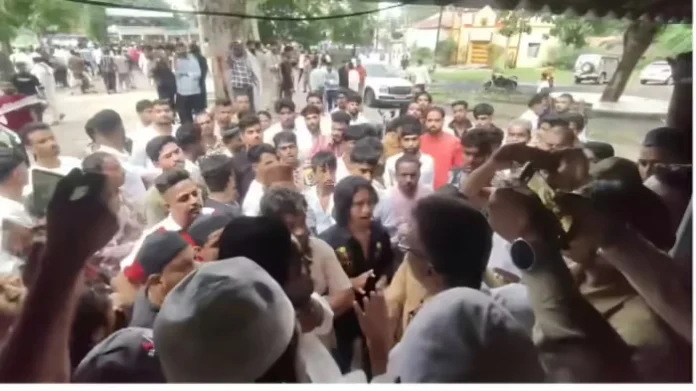 Issue flared up over the tableau of Love Jihad in Ujjain! Stones were pelted on Ganesha's procession