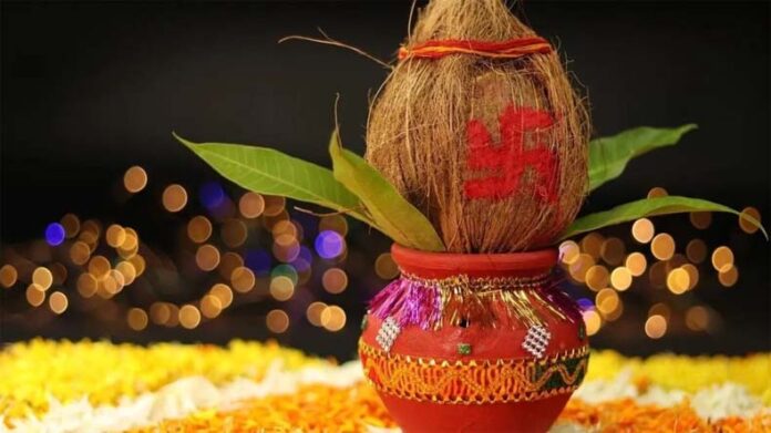 Kalash Visarjan: जानें नवरात्र के अंतिम दिन विसर्जन में कलश के जल और नारियल का क्या करें