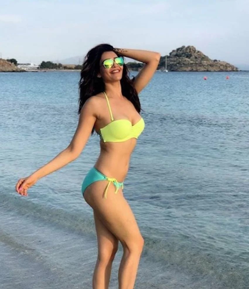 Karishma Tanna bikini Photos