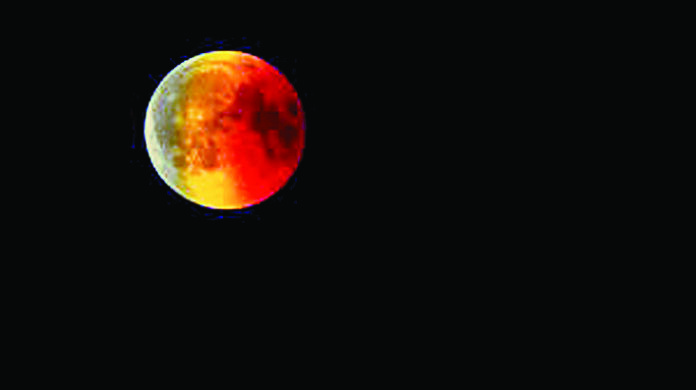Lunar eclipse 2025 : करीब साढ़े तीन घंटे तक रही चांद की धरती पर छाया
