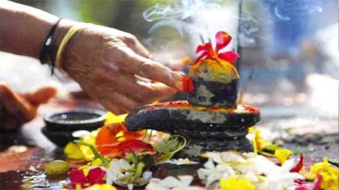 Shardiya Navratri Mahadev Puja: नवरात्र में महादेव की पूजा करना माना जाता है शुभ