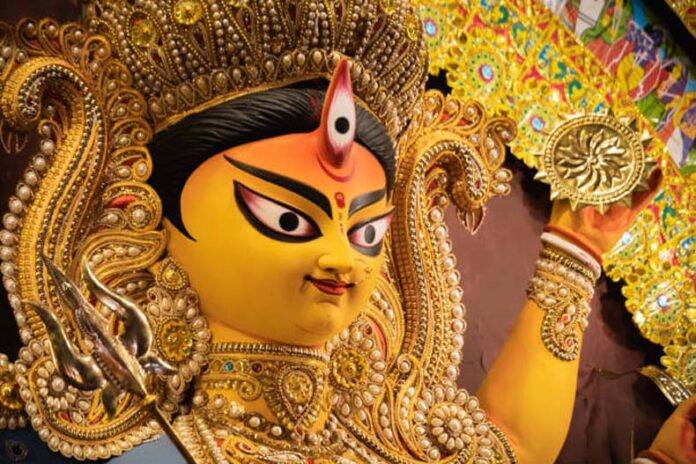 Mahalaya: महालया से होती है दुर्गा पूजा की शुरूआत, जानें क्यों खास है यह दिन