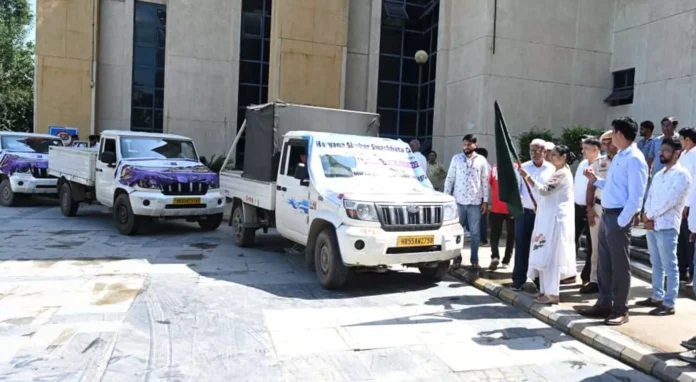 Mayor Rajrani Malhotra flagged off Safai Saathi vehicles