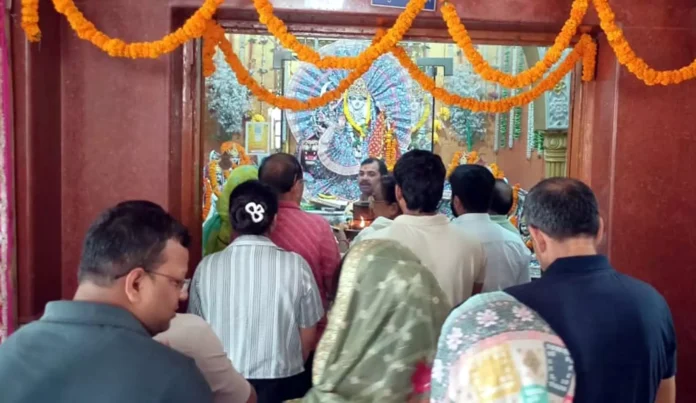On the first day of Navaratri, devotees worshipped Goddess Shailputri.