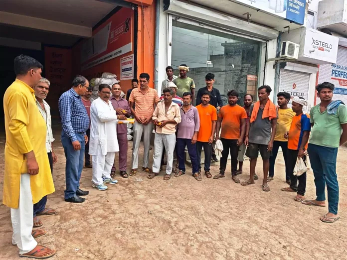 People celebrated the appointment of Narendra Singh as state president and Bhupinder Hooda as leader of the opposition by distributing sweets.