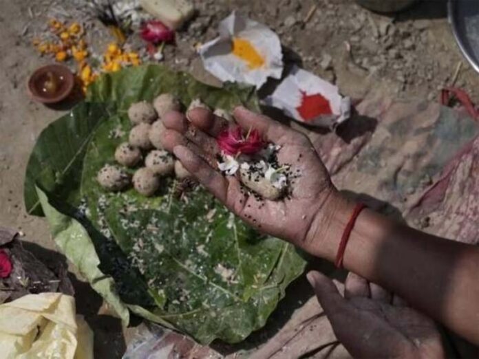 Pitru Paksha Dashami Tithi: पितृ पक्ष की दशमी तिथि का श्राद्ध आज, जानें शुभ मुहूर्त और महत्व