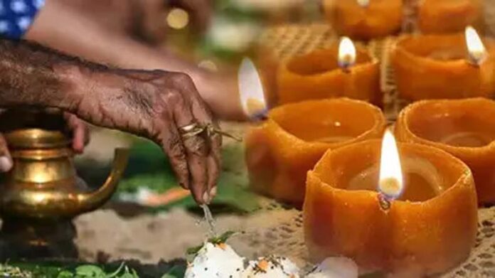 Pitru Paksha Upaay: पितृपक्ष में घर के इन स्थानों पर जलाकर देखें आटे का दीपक