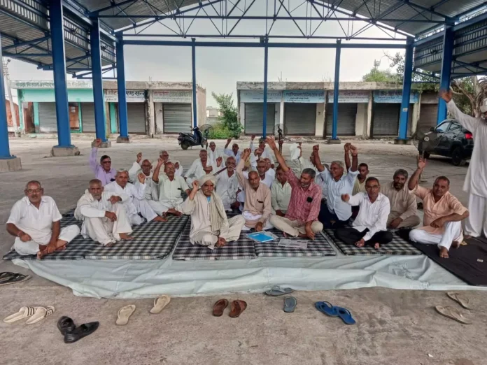 Samyukta Kisan Morcha raised a roar, the triple engine government has disappeared