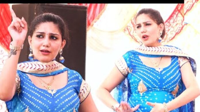 Sapna Choudhary Dance: नीले सूट में सपना चौधरी ने स्टेज पर मचाई धूम, डांस देख फैंस भी हुए हैरान