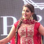 Sapna Choudhary Dance : लाल सूट में सपना चौधरी का कमरतोड़ डांस, स्टेज पर लगी भीड़ की भीड़