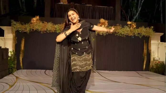 Sapna Choudhary Dance: जुल्फों की अदाओं से बढ़ाया दिलों का टेम्परेचर, ‘तने आंख्या में बसा लूं’ पर सपना चौधरी का डांस वायरल Sapna Choudhary Dance: जुल्फों की अदाओं से बढ़ाया दिलों का टेम्परेचर, ‘तने आंख्या में बसा लूं’ पर सपना चौधरी का डांस वायरल